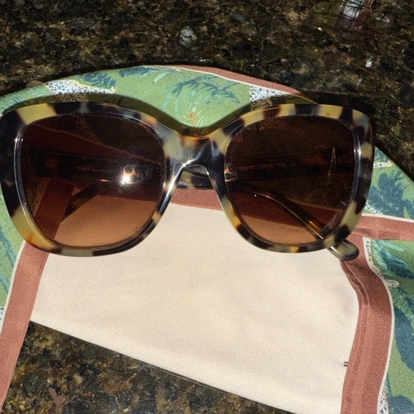 Tory Burch Tortoise Sunglasses with Brown Lenses main image 10